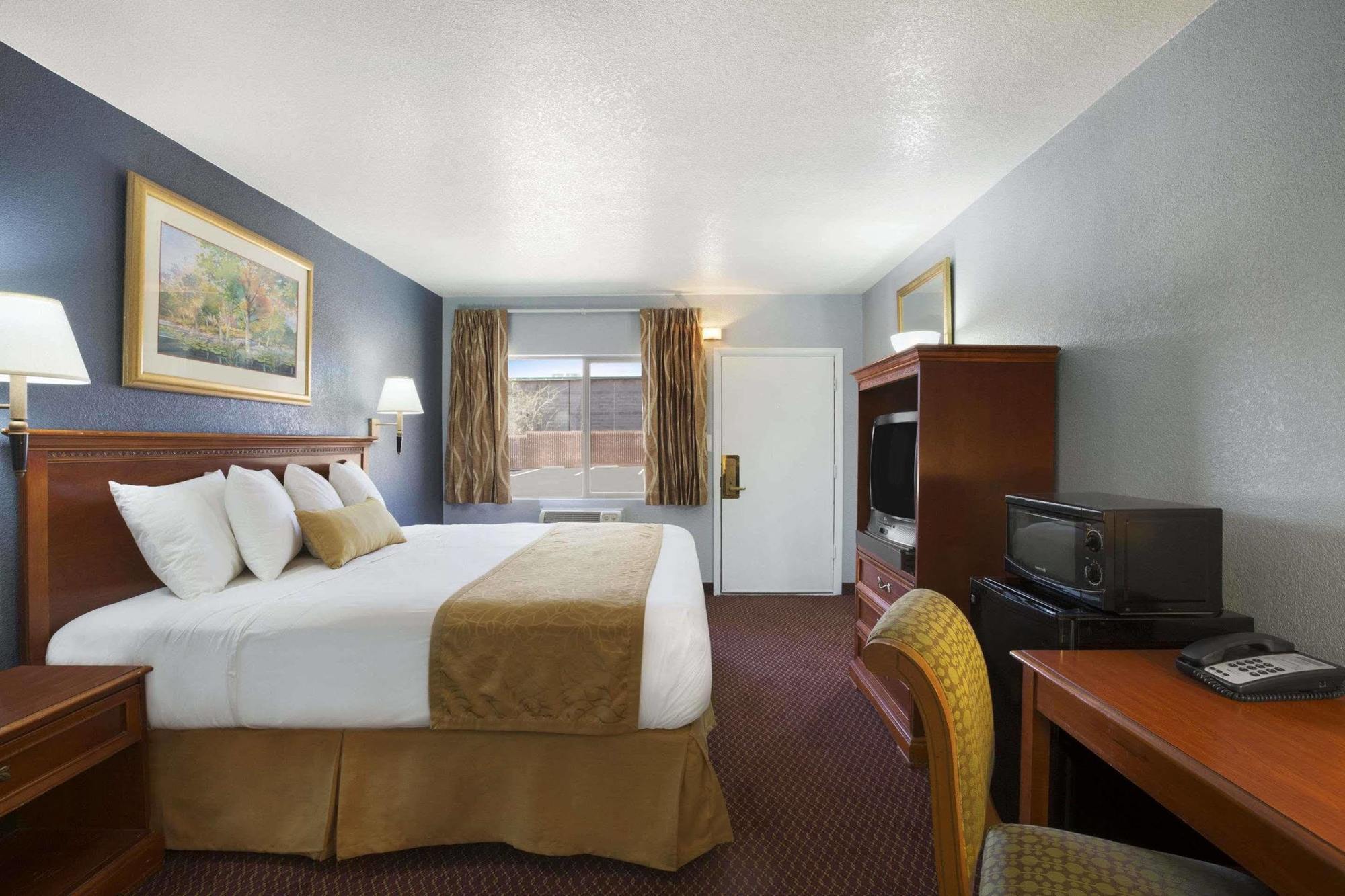 Travelodge By Wyndham Flagstaff Near I-40 Extérieur photo